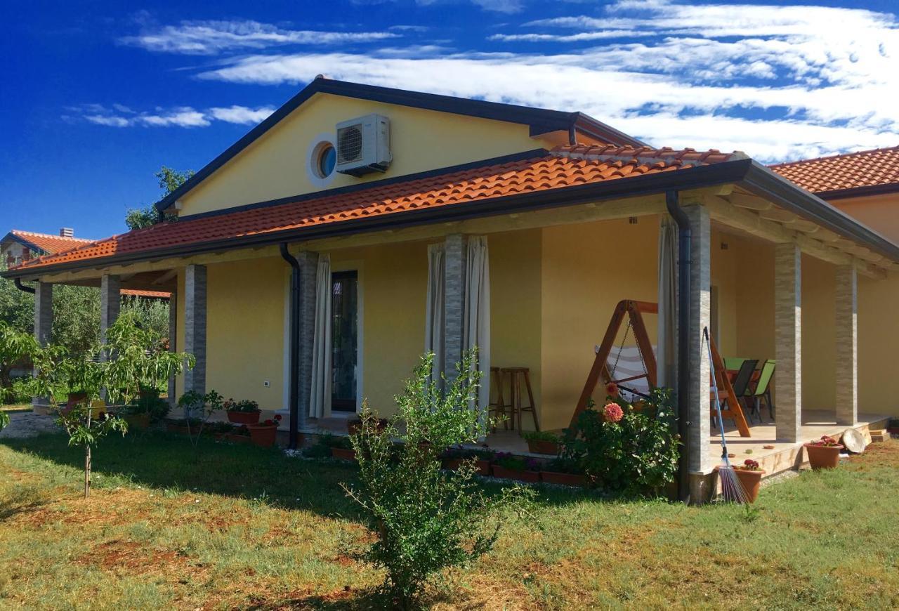Holiday House Emc Umag Bagian luar foto